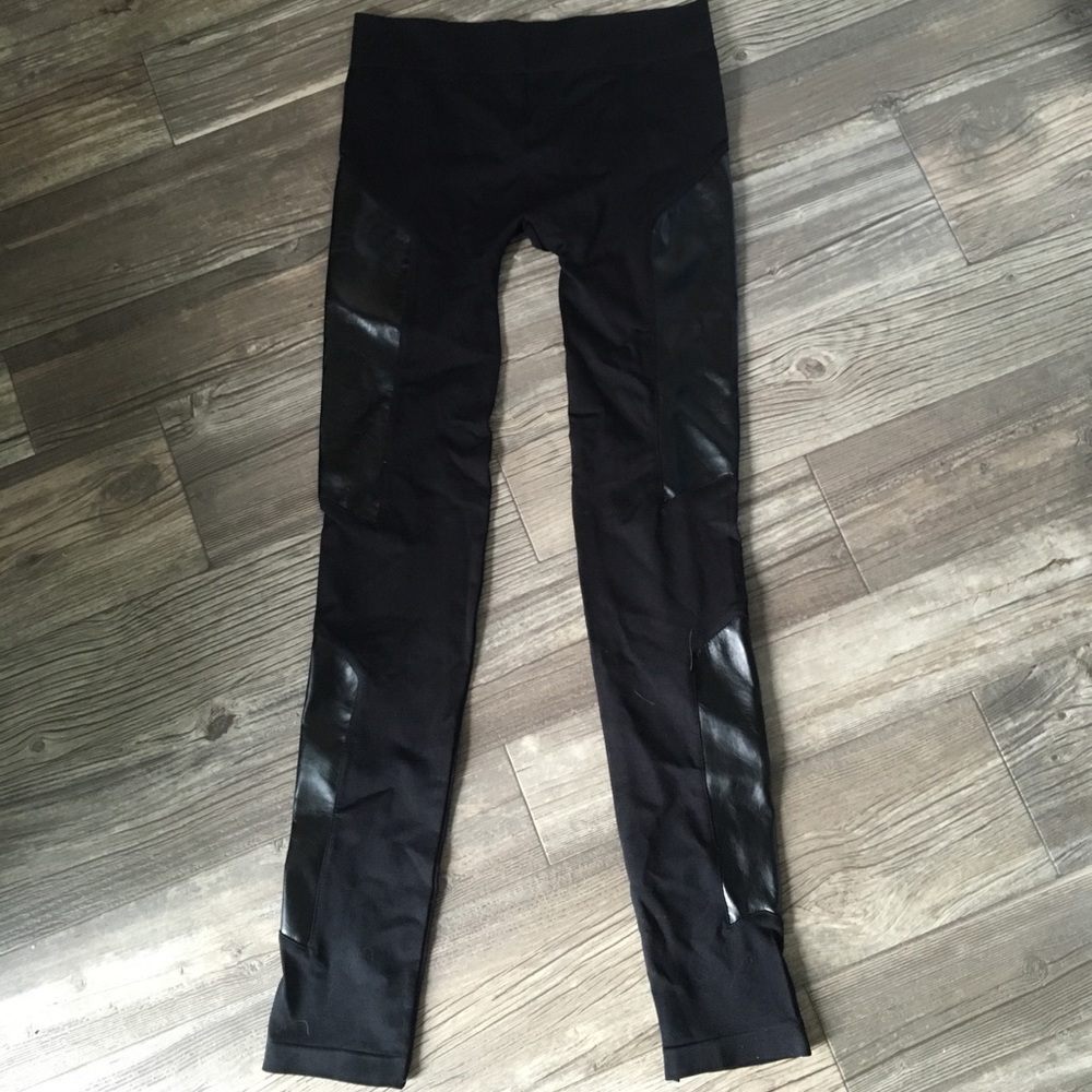 Leggings with faux leather side panels